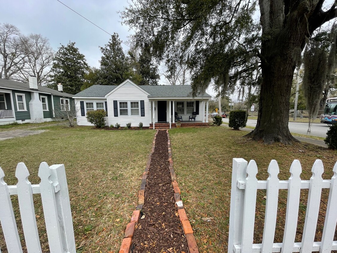 Foto principal - Historic Downtown Wilmington 3 Bedroom Home