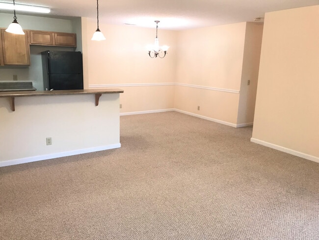 Building Photo - Hendersonville Condo - Top Floor - Wonderf...