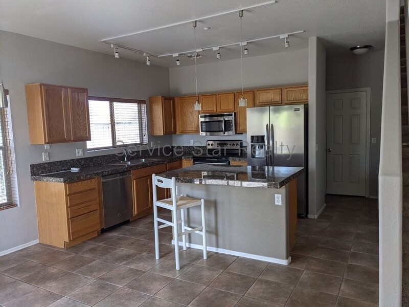 Foto principal - 7500 E Deer Valley Rd