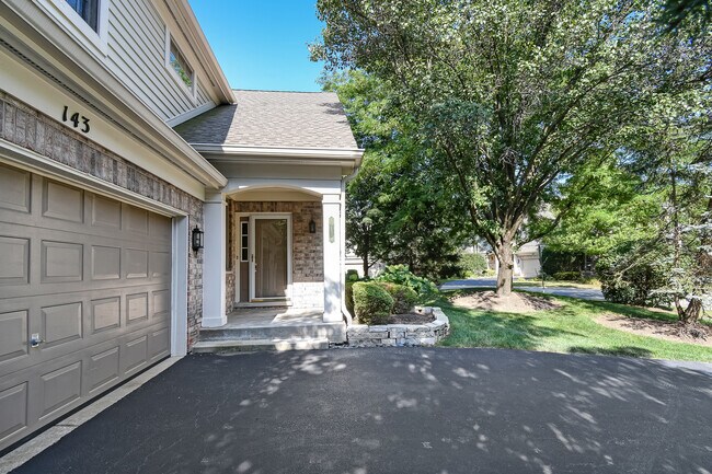 Building Photo - 143 Fairway Dr