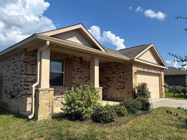 Building Photo - 15613 All Star Dr