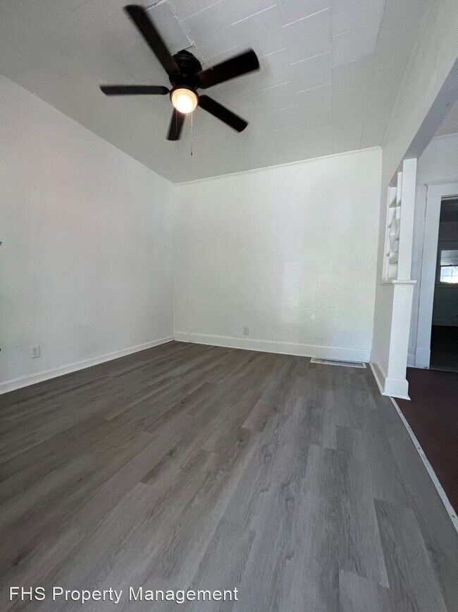 Building Photo - 4 br, 2.5 bath House - 2121 N Lexington