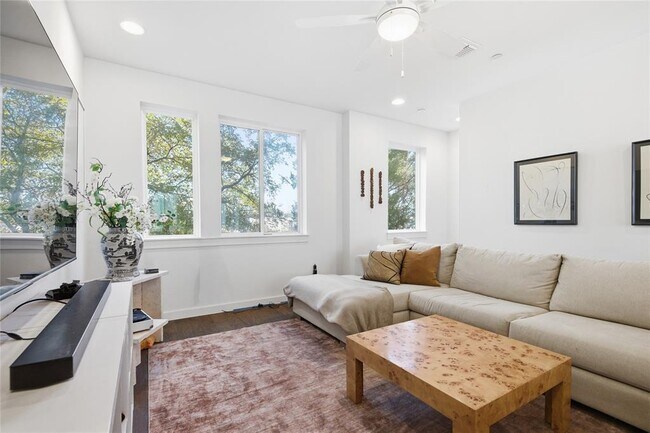 Foto del edificio - 814 N Bluff Dr