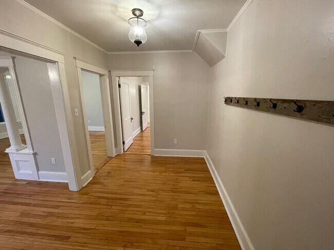 Building Photo - 94 Mellen St