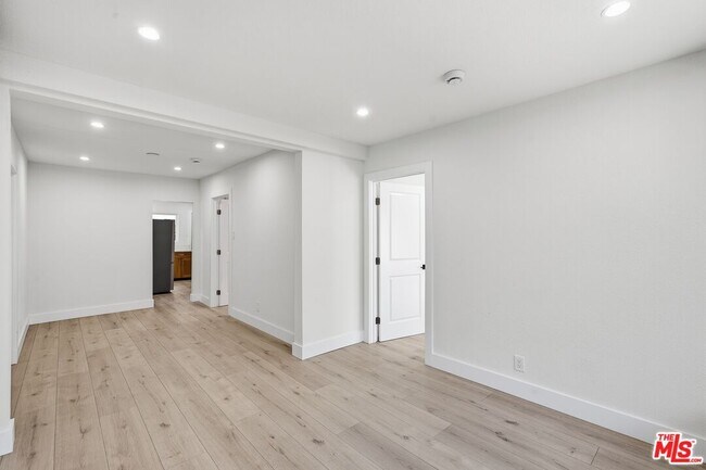 Foto del edificio - 5915 1/4 Barton Ave