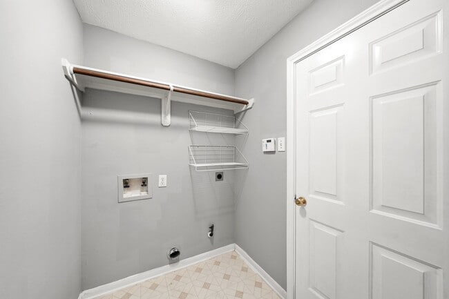 Foto del edificio - 15851 Jamie Lee Dr