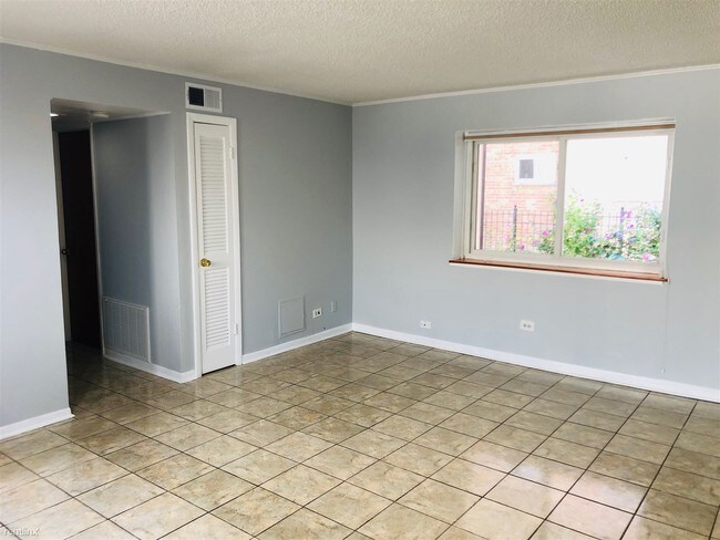 Building Photo - 1 br, 1 bath Condo - 4610 River Rd Apt 1A