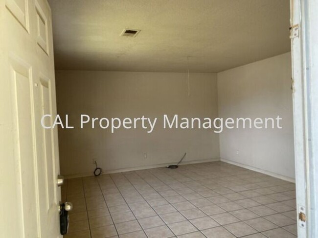 Foto del edificio - Three bedroom house in King City, CA