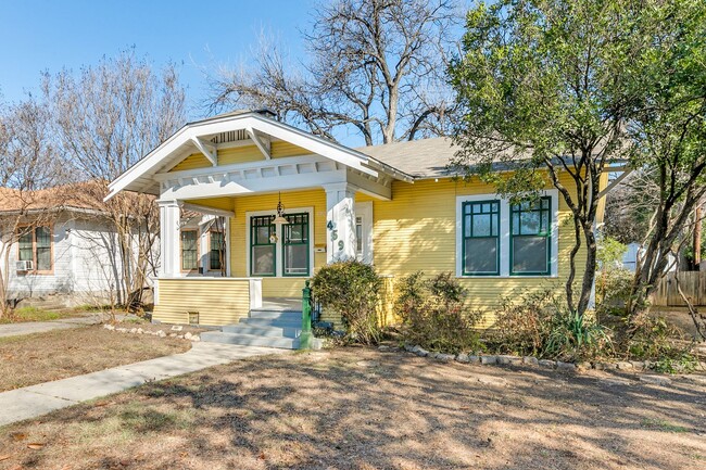 Building Photo - CHARMING TOBIN HILL COTTAGE