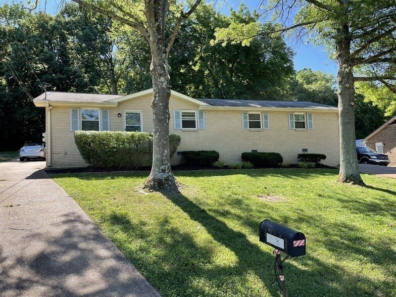 Foto principal - 923 Oak Vale Dr