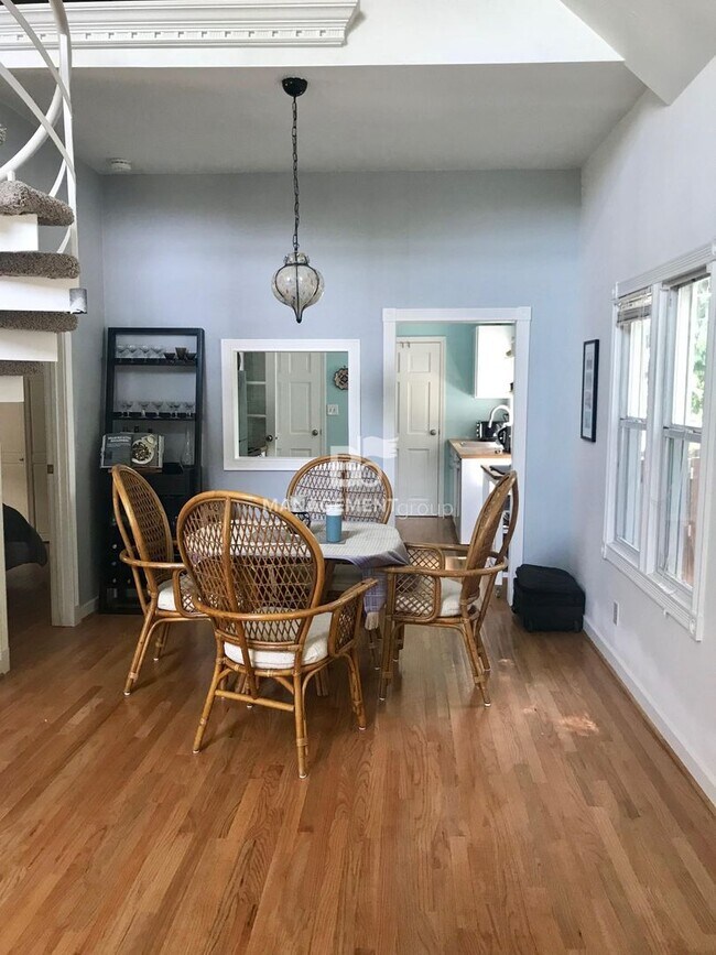 Foto del edificio - Close In NE Portland Home Loaded with Char...