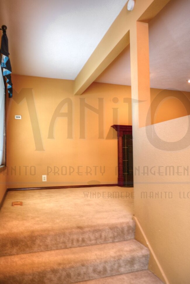 Foto del edificio - Spacious Wandermere Area Home