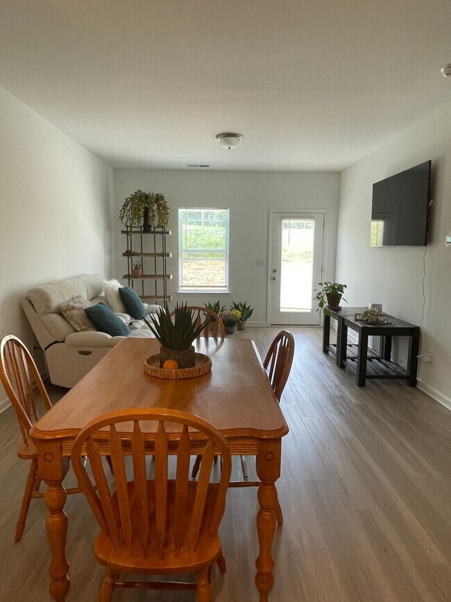 Foto del edificio - 3 bed 2.5 Bath Townhouse. Shelbyville
