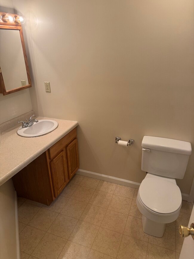 Full Bath (a) - 150 Pleasant St