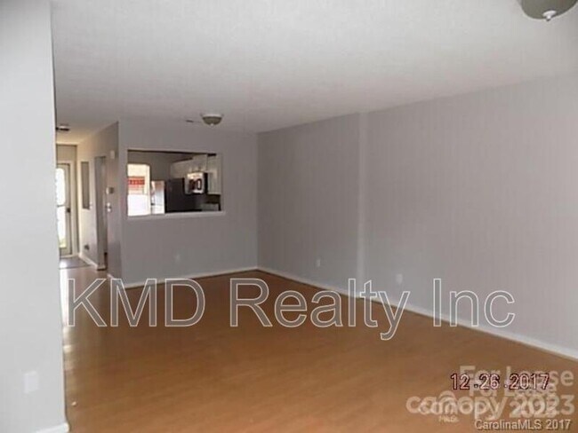 Foto del edificio - 6425 Windsor Gate Ln
