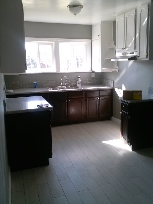 kitchen with eating area - 1651 West Blvd