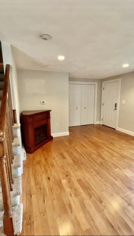 Building Photo - 201 Pondview Pl