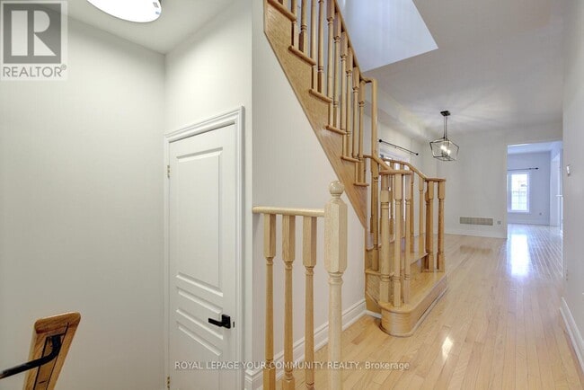 Building Photo - 110 Chayna Crescent