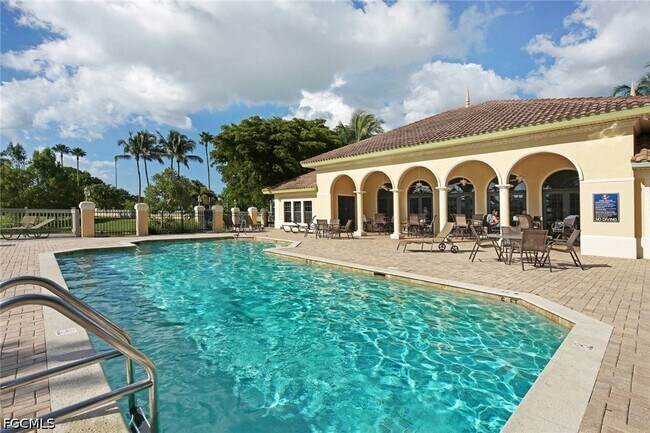 Foto del edificio - 5781 Cape Harbour Dr