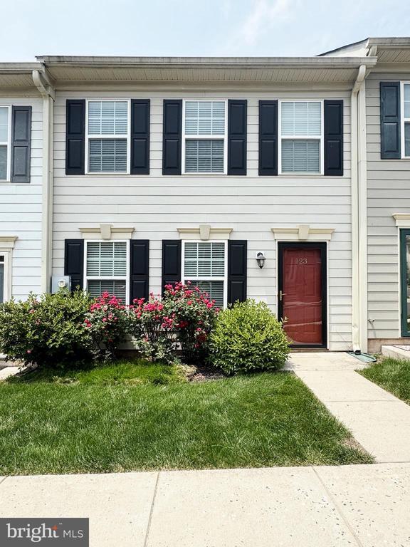 Primary Photo - 123 Cobbler Ln