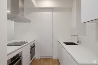 Building Photo - 2100 Rue du Fort