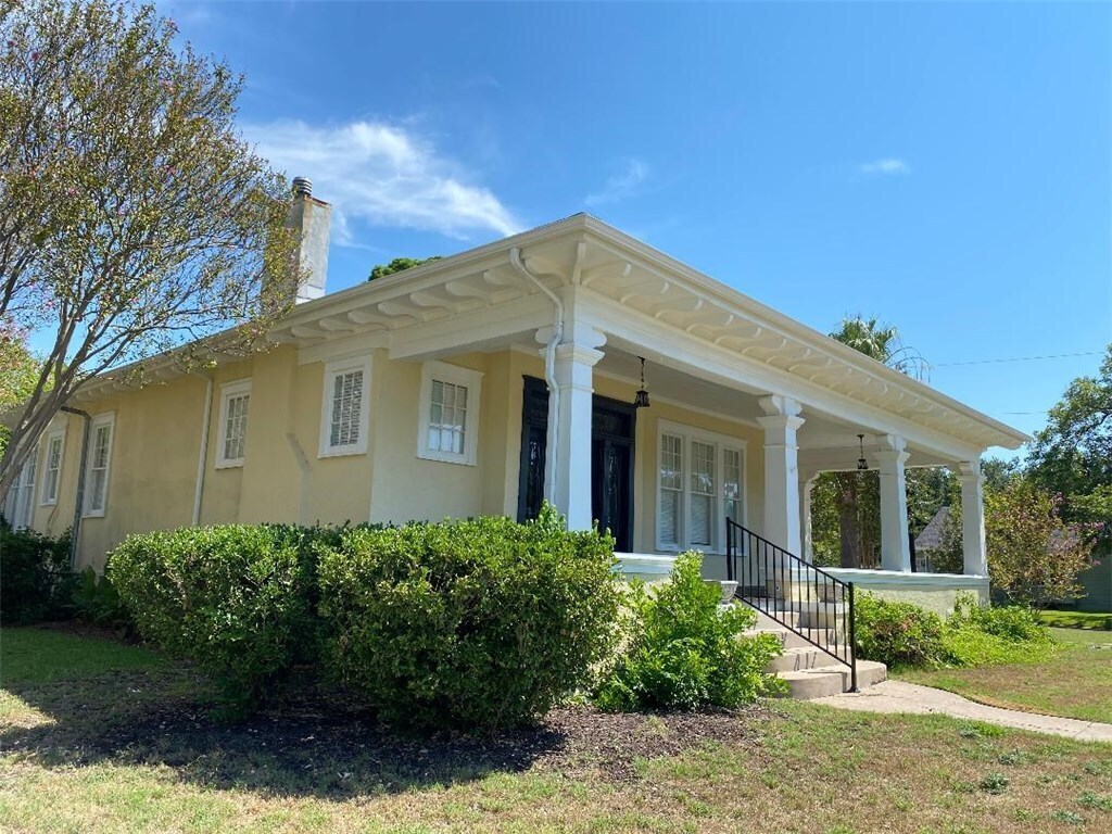 Foto principal - 520 W 10th St