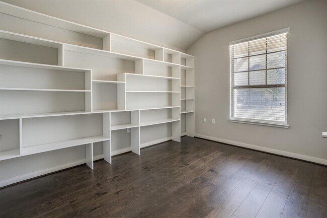 Foto del edificio - 7108 Garnet Mill Ln