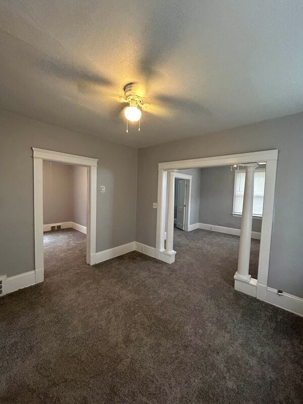 Foto del edificio - 2853 E 99th St