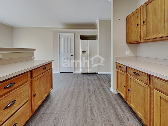 Building Photo - 2528 Ingleside Dr