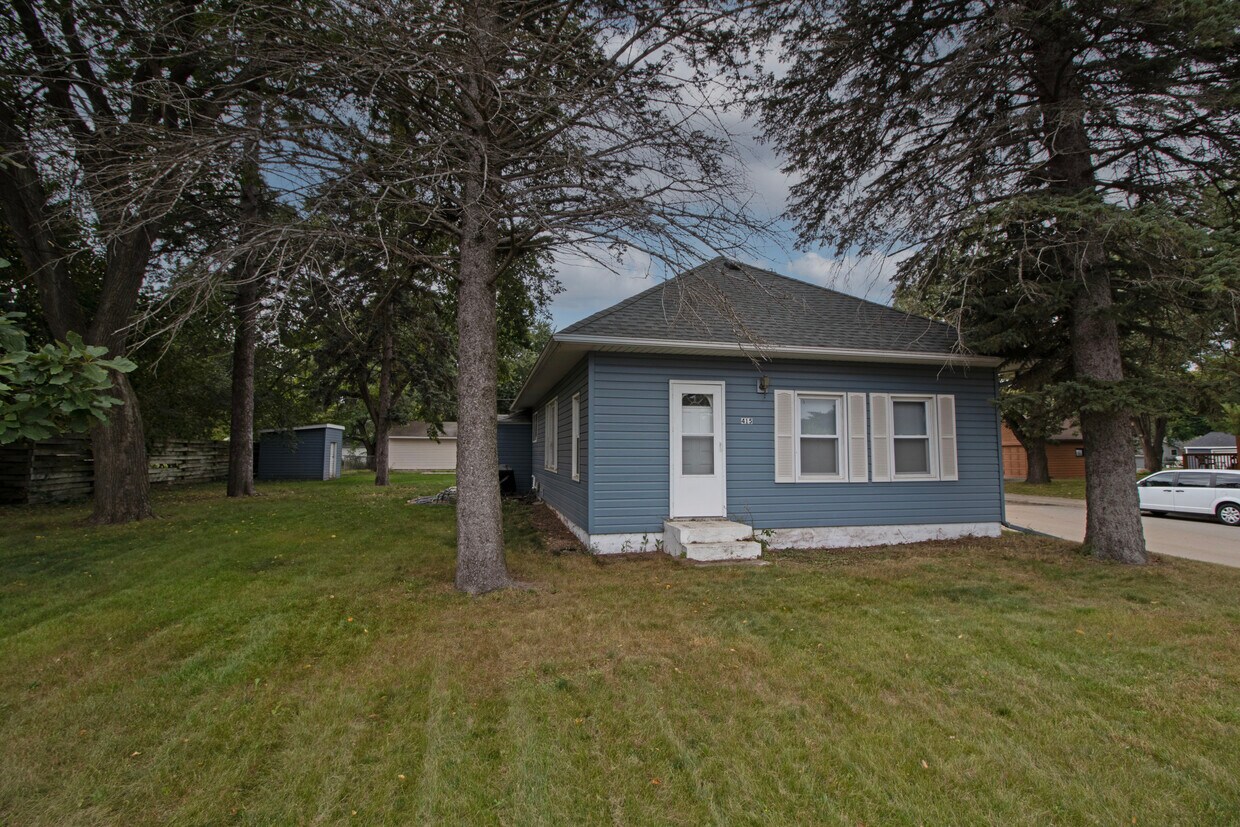 Foto principal - 415 Riverside Ave N