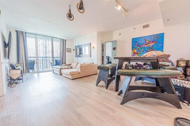 Building Photo - 325 Biscayne Blvd