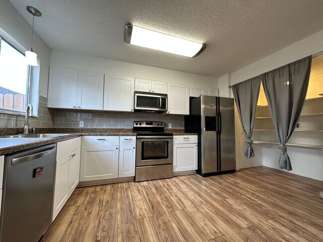 Foto del edificio - 1817 Quail St