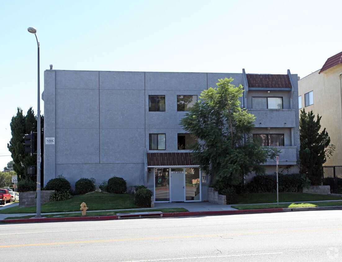 17302 Chatsworth St, Granada Hills, CA 91344 Apartments in Granada