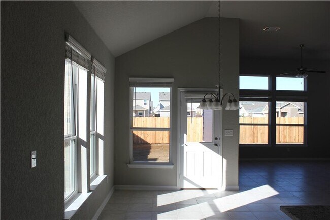 Foto del edificio - 6012 Agostino Dr