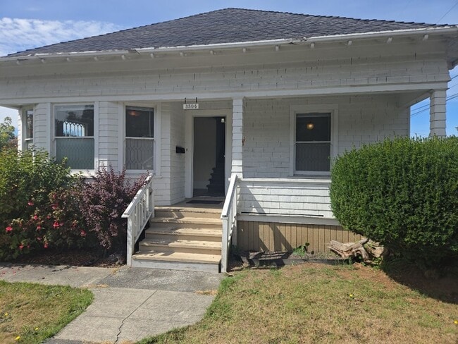 Building Photo - 3504 I St