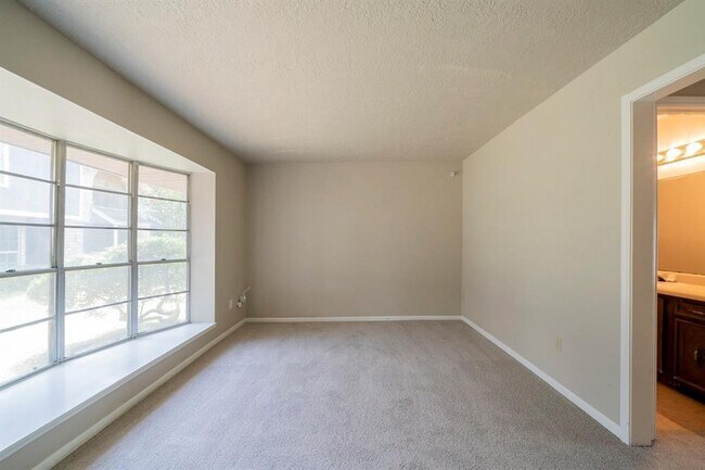 Building Photo - 13472 Castilian Dr