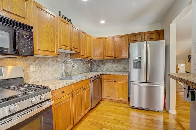 Kitchen - 16 Castle Dr