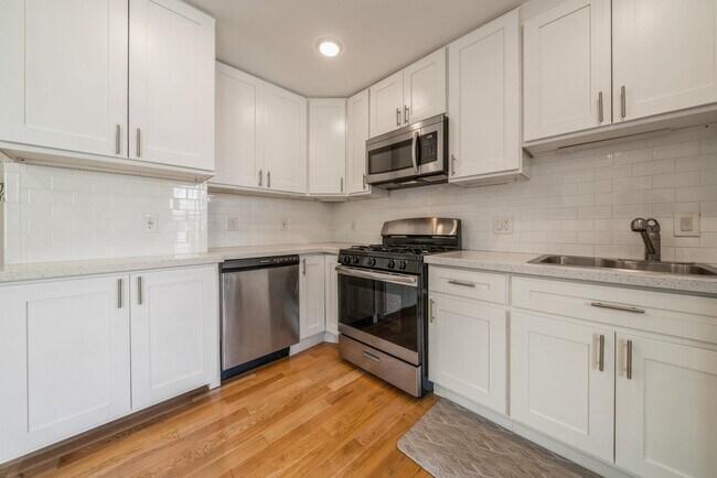 Building Photo - 370 5th St