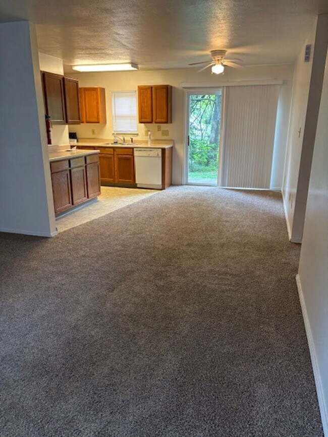 Foto del edificio - 1304 N Kinser Pike