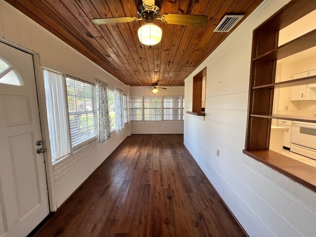 Building Photo - 1009 Clearview Ave