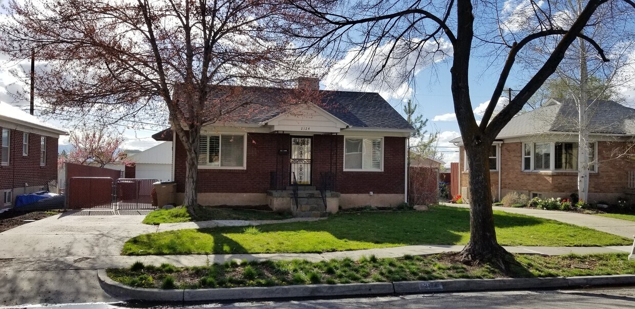 Foto del edificio - Brick Bungalow for Rent!