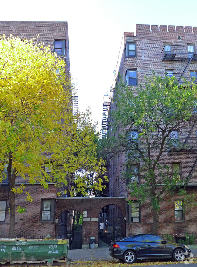 Foto del edificio - 41-02-41-06 Skillman Ave