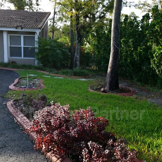 Building Photo - 1309 NW 89th Dr