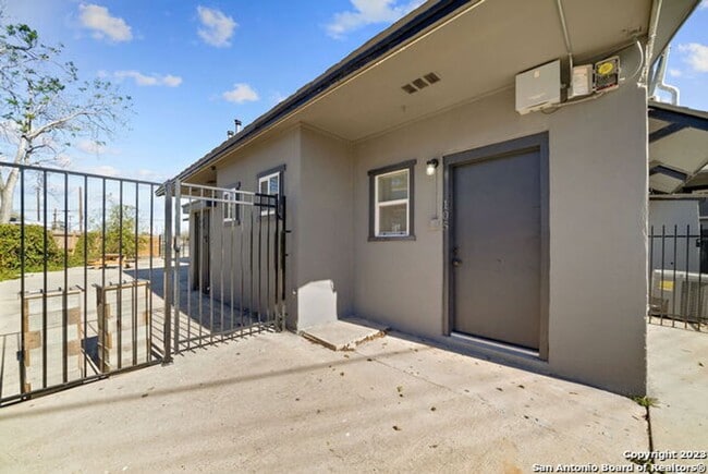 Foto del edificio - 1 Bed 1 Bathroom located in Harlandale Suv...
