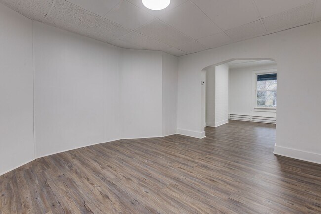 Foto del edificio - AVAILALBE NOW - Fully Renovated 3BR in Mt. Washington w/ New Kitchen & Rare Off-Street Parking!