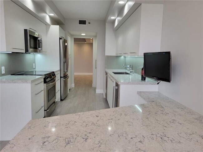 Building Photo - 20281 E Country Club Dr