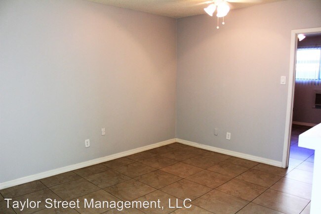 Foto del edificio - 6947 E 6th St