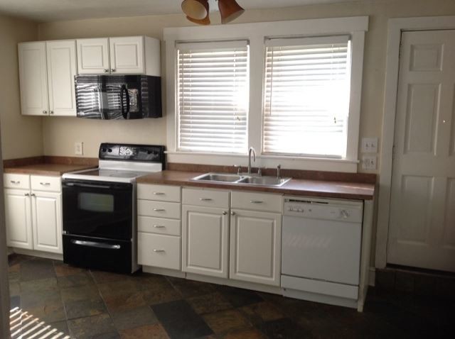 Primary Photo - 3 br, 1.5 bath House - 435 New Holland Ave.