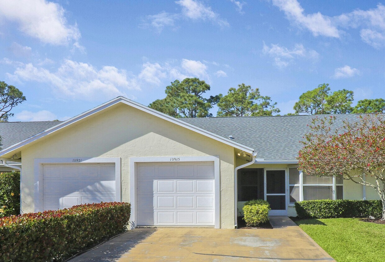 10915 SE Sea Pines Cir, Hobe Sound, FL 33455 Townhome Rentals in Hobe