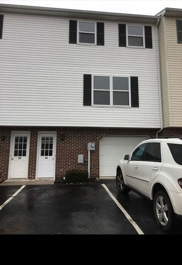 Foto principal - 3 Bed 1 Bath Townhouse in Manchester York